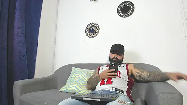 Snapshot of Lyon_vach chatting on May 12, 2026, 11:55 pm Lyon vach online show from May 12, 2026, 11:55 pm