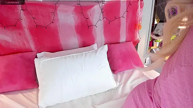 Snapshot of ArticaBelle chatting on November 1, 2025, 4:52 am ArticaBelle online show from November 1, 2025, 4:52 am