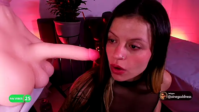 Snapshot of tatiana_monroe chatting on October 18, 2025, 2:19 pm tatiana monroe online show from October 18, 2025, 2:19 pm