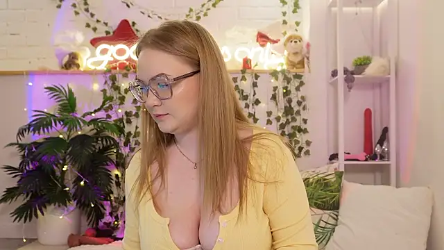 Snapshot of MonicaAsis chatting on February 1, 2026, 5:44 pm MonicaAsis online show from February 1, 2026, 5:44 pm