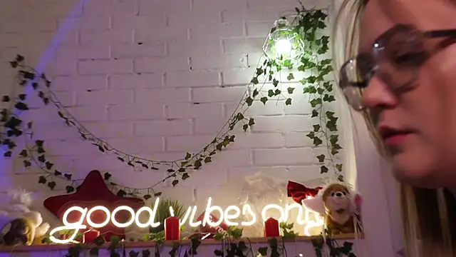 Snapshot of MonicaAsis chatting on March 21, 2026, 5:39 pm MonicaAsis online show from March 21, 2026, 5:39 pm