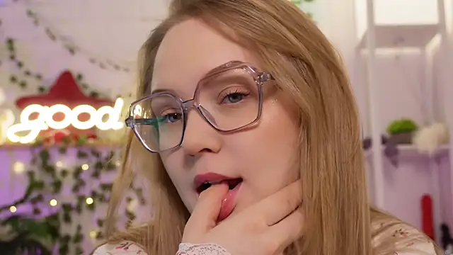 Snapshot of MonicaAsis chatting on February 3, 2026, 5:51 pm MonicaAsis online show from February 3, 2026, 5:51 pm