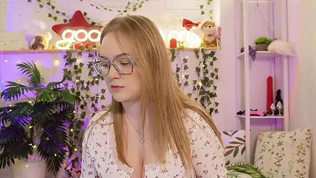 Snapshot of MonicaAsis chatting on March 7, 2026, 6:02 pm MonicaAsis online show from March 7, 2026, 6:02 pm