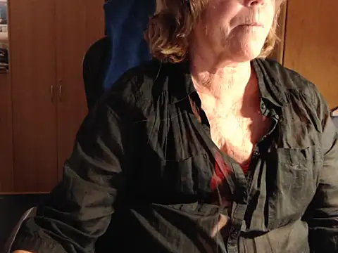 Snapshot of _sunshine__ chatting on November 16, 2025, 7:29 pm sunshine online show from November 16, 2025, 7:29 pm