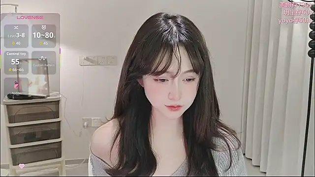 Snapshot of -Yokyo chatting on November 14, 2025, 7:39 pm -Yokyo online show from November 14, 2025, 7:39 pm