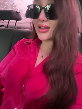 Snapshot of Elinatiranda chatting on May 15, 2026, 2:15 pm Elinatiranda online show from May 15, 2026, 2:15 pm