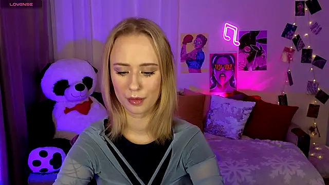 SashaBrooks online show from November 15, 2025, 2:10 pm