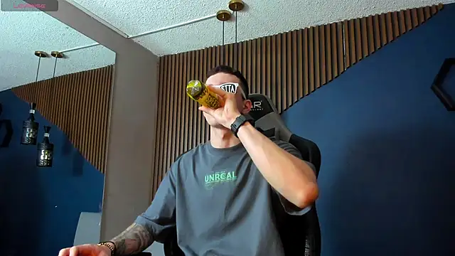 JacksonOlsenn online show from February 28, 2025, 2:09 pm