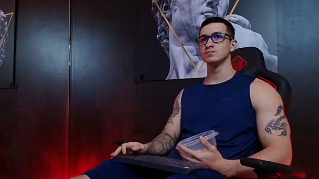 Snapshot of JacksonOlsenn chatting on October 13, 2025, 9:05 pm JacksonOlsenn online show from October 13, 2025, 9:05 pm