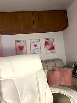 Snapshot of maddy_bronw_ chatting on November 28, 2025, 9:15 pm maddy bronw online show from November 28, 2025, 9:15 pm