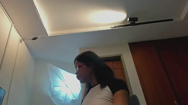 evelyn wine online show from October 11, 2025, 1:01 pm