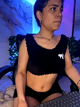 Snapshot of NINA_18_YEARS chatting on November 21, 2025, 5:01 pm NINA 18 YEARS online show from November 21, 2025, 5:01 pm