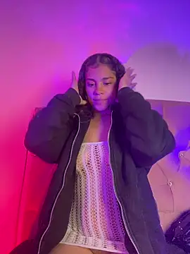 Snapshot of NINA_18_YEARS chatting on October 19, 2025, 11:13 am NINA 18 YEARS online show from October 19, 2025, 11:13 am