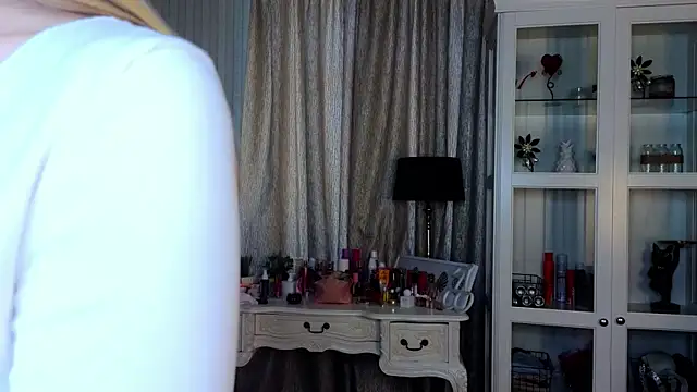 AnneFoxy online show from April 25, 2026, 7:22 am