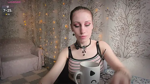 Snapshot of Mary0Lou chatting on May 6, 2026, 8:07 am Mary0Lou online show from May 6, 2026, 8:07 am