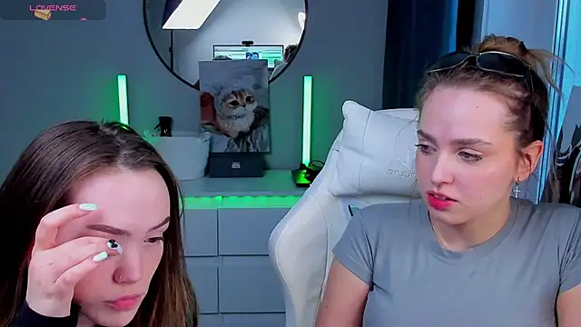 Snapshot of Evia_r0se chatting on March 8, 2026, 2:04 am Evia r0se online show from March 8, 2026, 2:04 am