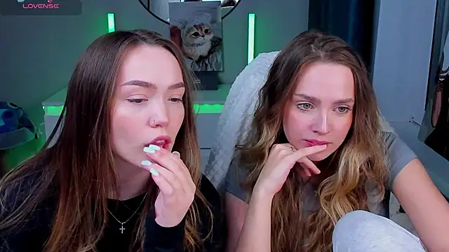 Snapshot of Evia_r0se chatting on March 7, 2026, 7:52 pm Evia r0se online show from March 7, 2026, 7:52 pm