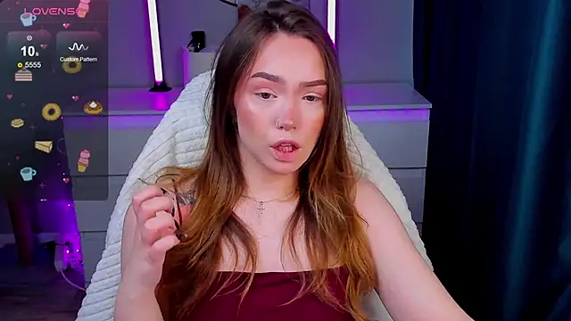 Snapshot of Evia_r0se chatting on March 21, 2026, 8:52 am Evia r0se online show from March 21, 2026, 8:52 am