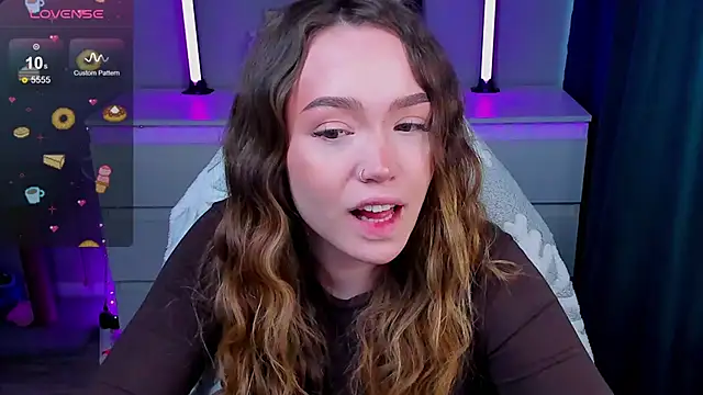 Snapshot of Evia_r0se chatting on February 24, 2026, 8:26 am Evia r0se online show from February 24, 2026, 8:26 am