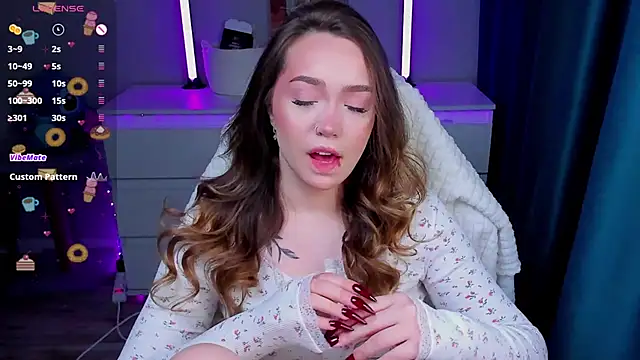 Snapshot of Evia_r0se chatting on February 17, 2026, 12:24 pm Evia r0se online show from February 17, 2026, 12:24 pm