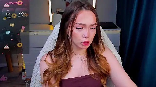 Snapshot of Evia_r0se chatting on March 9, 2026, 8:07 am Evia r0se online show from March 9, 2026, 8:07 am