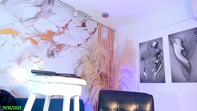 Snapshot of Naughty_Lizeth chatting on October 19, 2025, 3:04 pm Naughty Lizeth online show from October 19, 2025, 3:04 pm