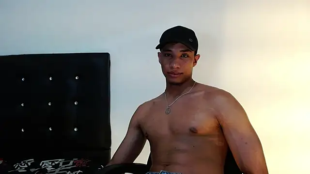 Snapshot of JacksonCooper1 chatting on February 3, 2025, 4:35 am JacksonCooper1 online show from February 3, 2025, 4:35 am