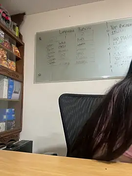 Snapshot of Catherine_summer1 chatting on December 24, 2024, 4:11 am Catherine summer1 online show from December 24, 2024, 4:11 am