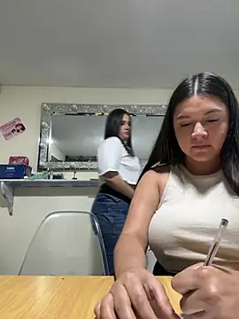 Snapshot of Catherine_summer1 chatting on December 22, 2024, 4:50 am Catherine summer1 online show from December 22, 2024, 4:50 am