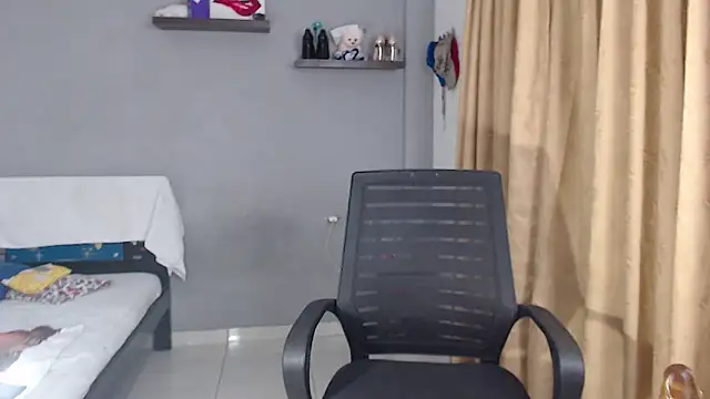 Snapshot of SusanLeroy chatting on February 11, 2026, 8:47 am SusanLeroy online show from February 11, 2026, 8:47 am