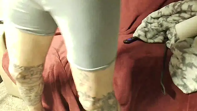 Snapshot of overaveragefreak4you chatting on December 14, 2025, 9:59 am overaveragefreak4you online show from December 14, 2025, 9:59 am