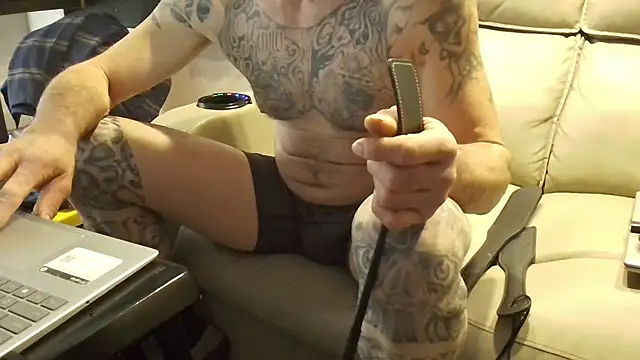 overaveragefreak4you online show from January 8, 2026, 6:47 pm