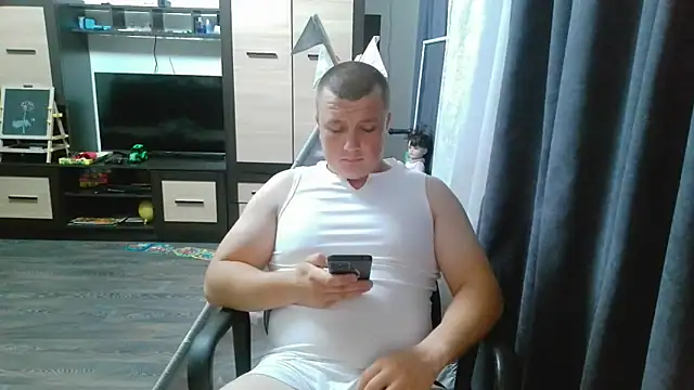 Snapshot of gamblingbum chatting on June 17, 2026, 11:47 pm gamblingbum online show from June 17, 2026, 11:47 pm