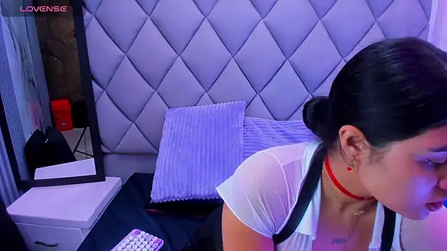 Snapshot of venusowen_ chatting on November 19, 2025, 11:32 am venusowen online show from November 19, 2025, 11:32 am