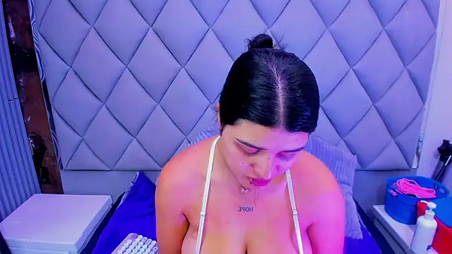 Snapshot of venusowen_ chatting on November 7, 2025, 1:59 pm venusowen online show from November 7, 2025, 1:59 pm