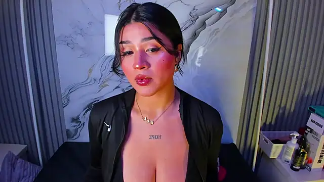 Snapshot of venusowen_ chatting on August 1, 2026, 2:48 pm venusowen online show from August 1, 2026, 2:48 pm