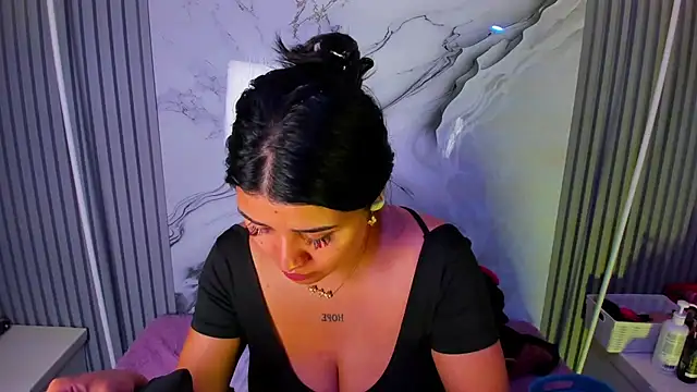 Snapshot of venusowen_ chatting on June 15, 2026, 1:00 pm venusowen online show from June 15, 2026, 1:00 pm