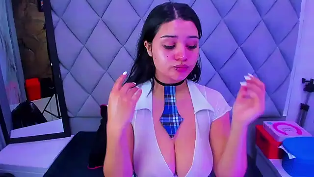 venusowen  online show from December 22, 2025, 2:06 pm