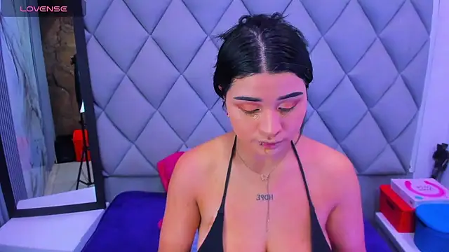 Snapshot of venusowen_ chatting on November 13, 2025, 4:00 pm venusowen online show from November 13, 2025, 4:00 pm