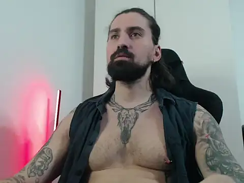 Snapshot of MateoHunk chatting on December 2, 2025, 12:51 pm MateoHunk online show from December 2, 2025, 12:51 pm