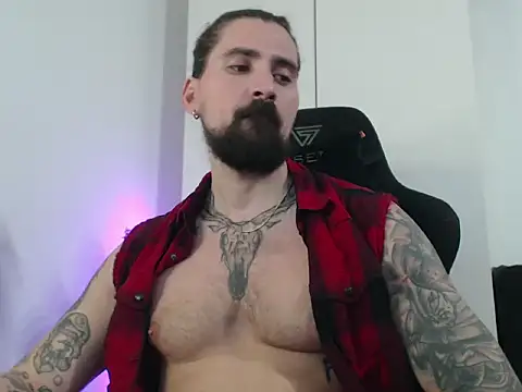 Snapshot of MateoHunk chatting on December 15, 2025, 6:47 pm MateoHunk online show from December 15, 2025, 6:47 pm