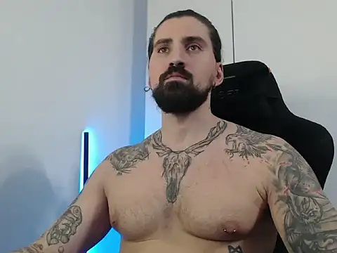 Snapshot of MateoHunk chatting on November 3, 2025, 6:33 pm MateoHunk online show from November 3, 2025, 6:33 pm