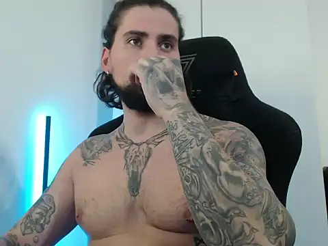 Snapshot of MateoHunk chatting on October 25, 2025, 6:08 pm MateoHunk online show from October 25, 2025, 6:08 pm