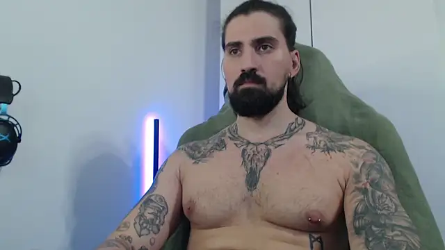 Snapshot of MateoHunk chatting on October 29, 2025, 4:39 pm MateoHunk online show from October 29, 2025, 4:39 pm