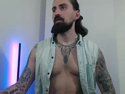 Snapshot of MateoHunk chatting on March 19, 2026, 6:19 pm MateoHunk online show from March 19, 2026, 6:19 pm