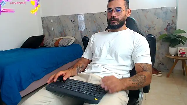 Snapshot of hanz_col chatting on November 4, 2025, 12:20 pm hanz col online show from November 4, 2025, 12:20 pm