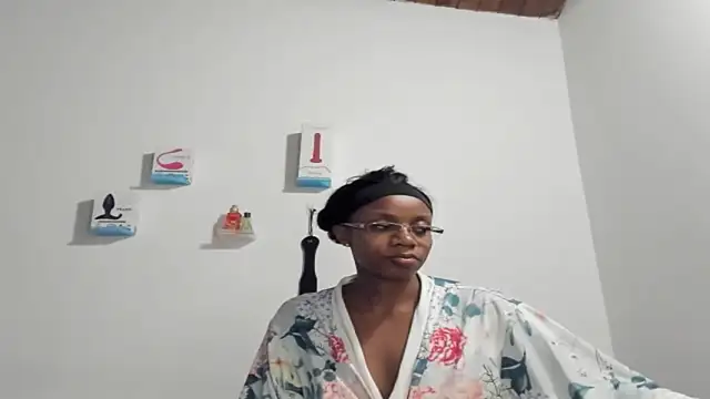 Snapshot of laisladecristal chatting on March 19, 2026, 2:33 am laisladecristal online show from March 19, 2026, 2:33 am