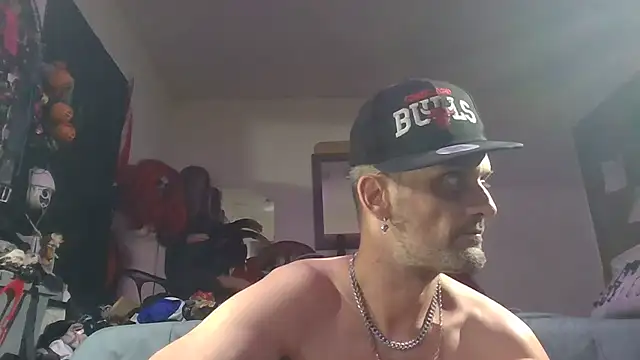 Snapshot of slinginbigD chatting on July 21, 2026, 9:49 pm slinginbigD online show from July 21, 2026, 9:49 pm