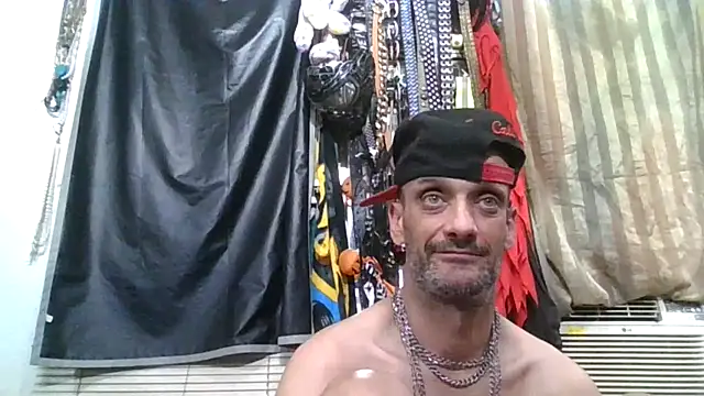 Snapshot of slinginbigD chatting on December 5, 2025, 7:40 am slinginbigD online show from December 5, 2025, 7:40 am