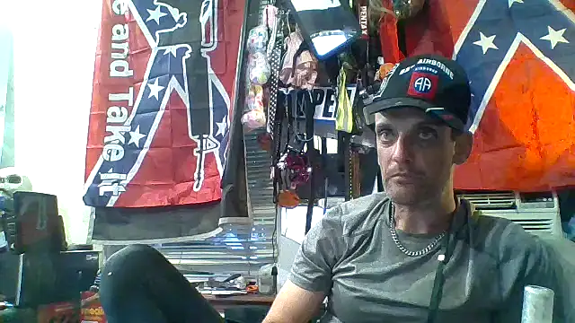 Snapshot of slinginbigD chatting on October 26, 2025, 9:59 pm slinginbigD online show from October 26, 2025, 9:59 pm